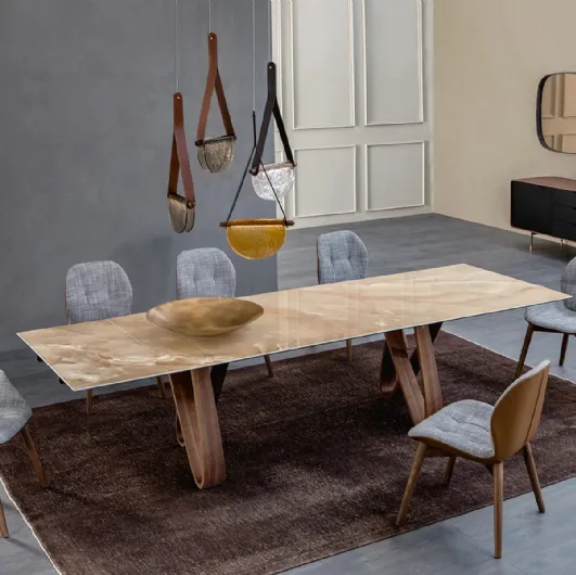 Expandable Butterfly table from Tonin Casa.