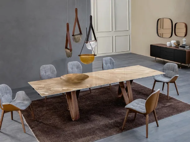 Expandable Butterfly table from Tonin Casa.