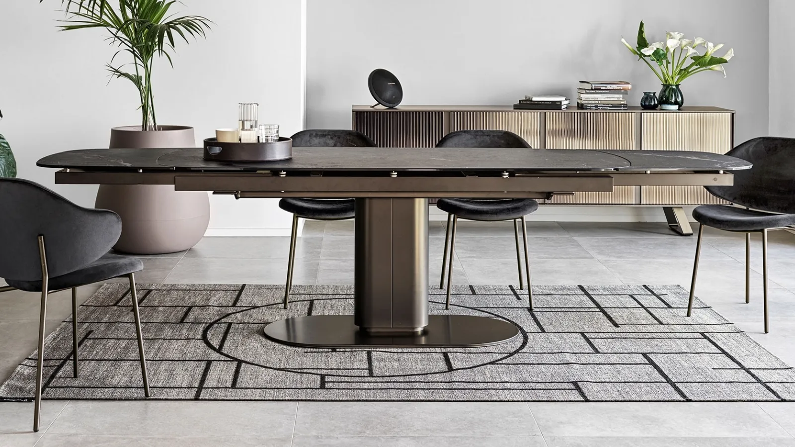 Extendable Cameo table with marble-effect ceramic top by Calligaris