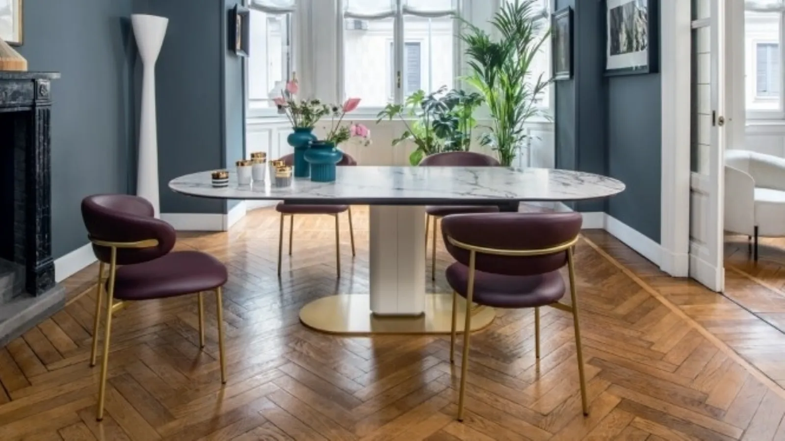 Cameo table in marble-effect ceramic by Calligaris.