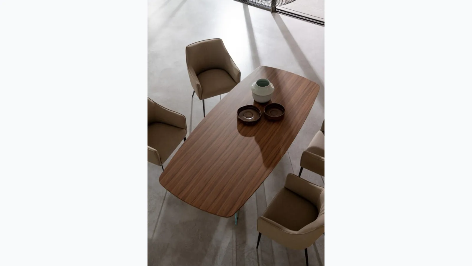Castiels table in walnut veneer by Bizzotto