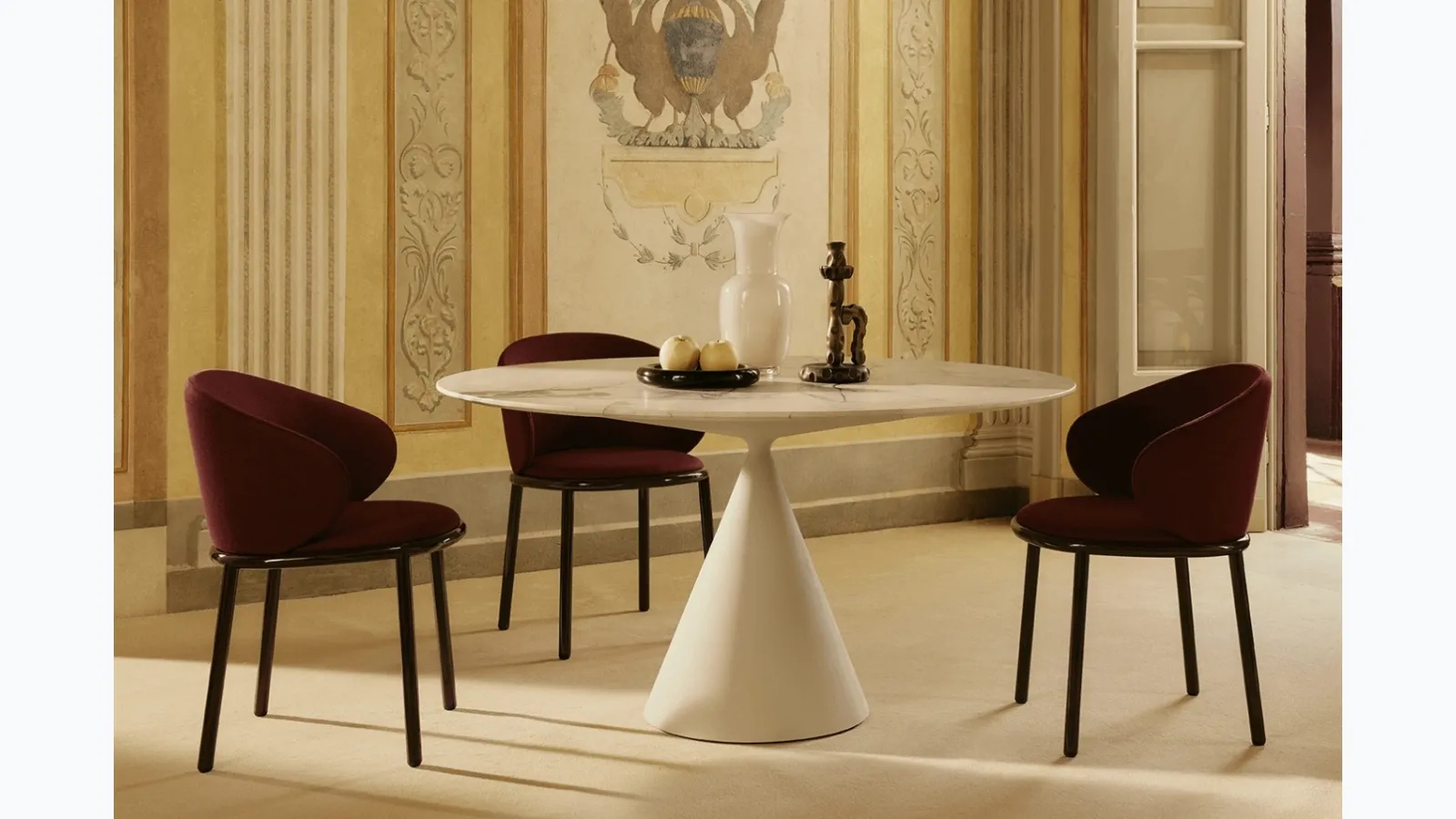 Clay table in marble by Desalto