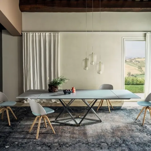Extendable Delta glass table by Bontempi