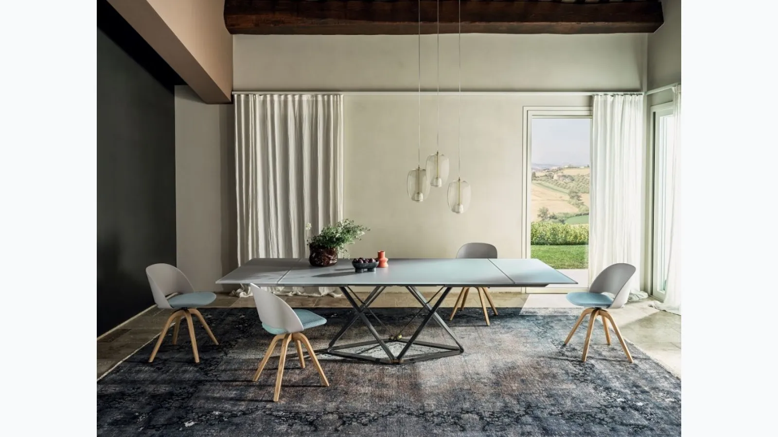 Extendable Delta glass table by Bontempi