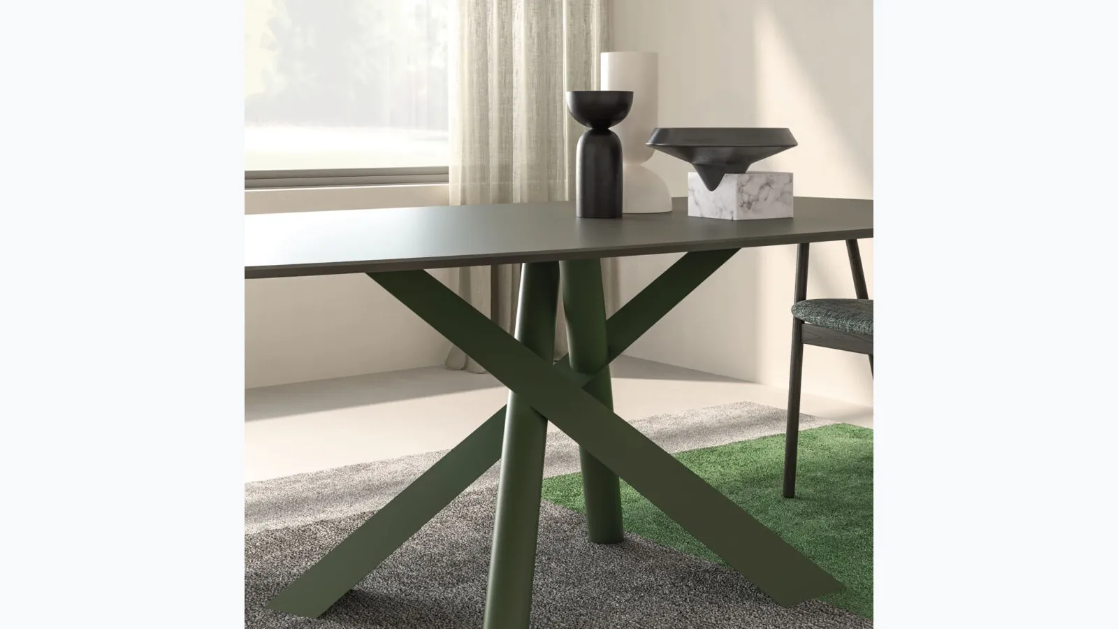 Elliptical Diago table in tufa lacquer and pine wood.