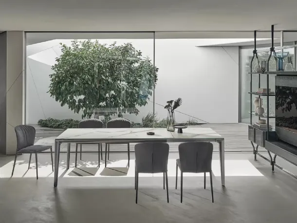 Extendable Duke table in SuperMarble by Bontempi.