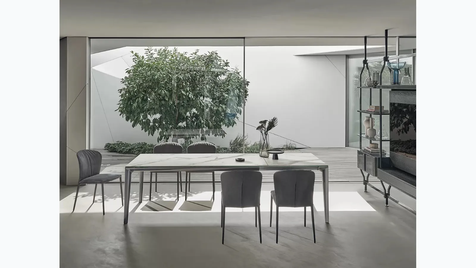 Extendable Duke table in SuperMarble by Bontempi.