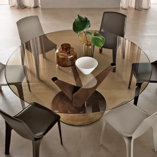 Round Epsylon table with bronze glass top and base in brass-finished metal by Fiam.