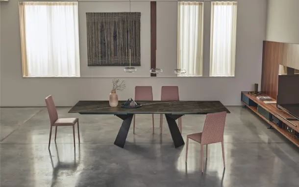 Extendable Fiandre table by Bontempi.