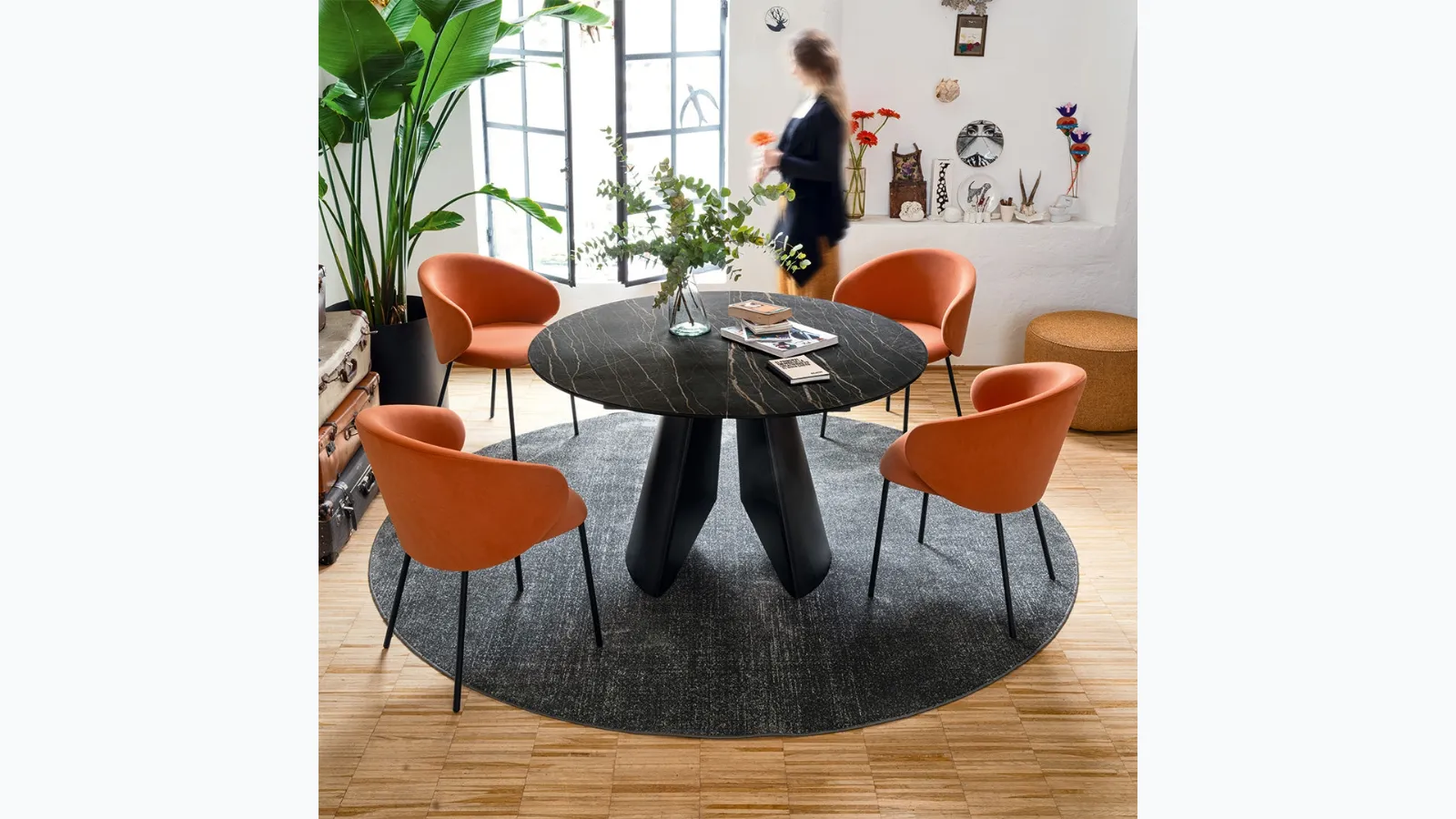 Extendable round dining table by Frac in ceramic from Connubia