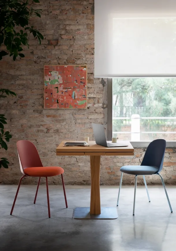Extensible Gualtiero table in vintage Oak wood by Miniforms.