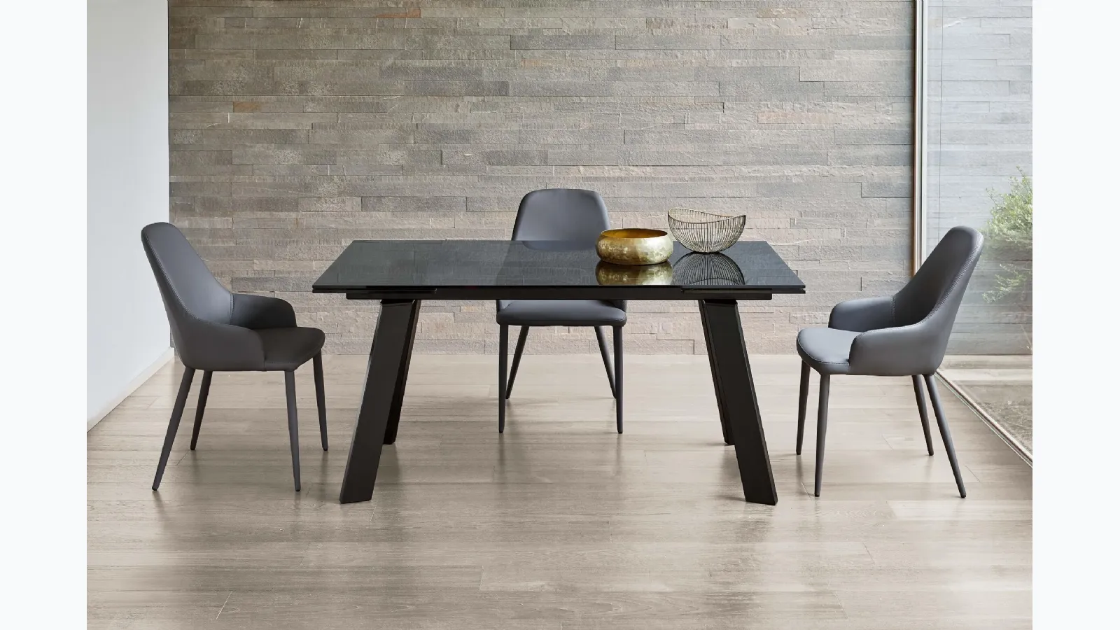 Extendable Gulliver table in glass with aluminum and steel structure by Ingenia