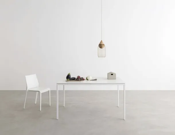 Helsinki 30 Square extendable table by Desalto.