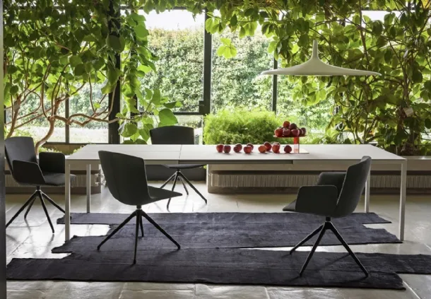 Helsinki 35 Extendable Table by Desalto.
