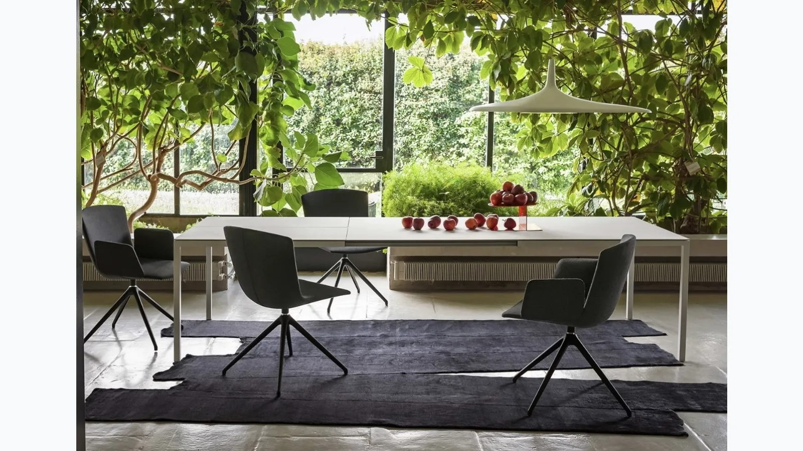 Helsinki 35 Extendable Table by Desalto.