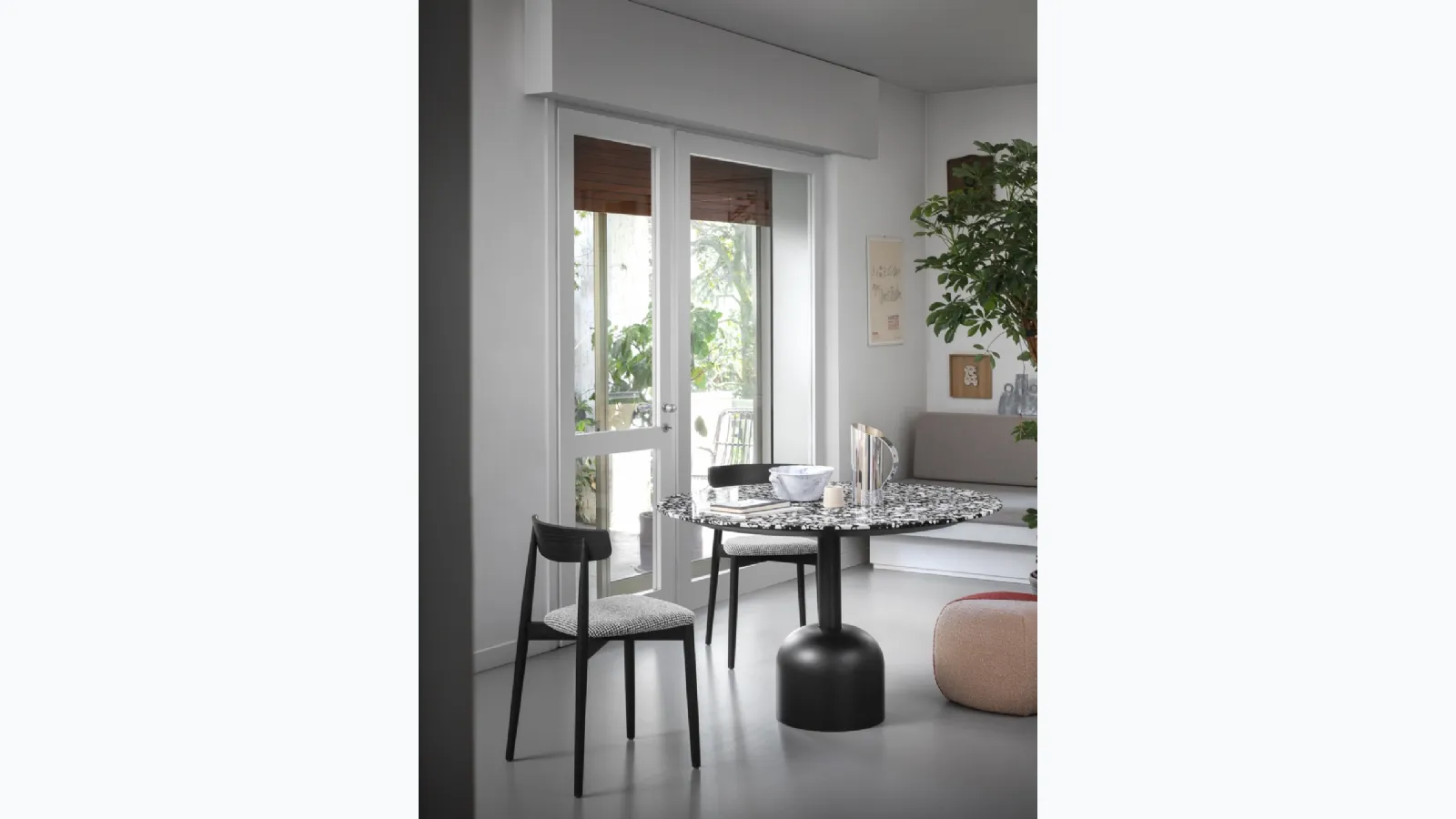 Round table Illo by Miniforms