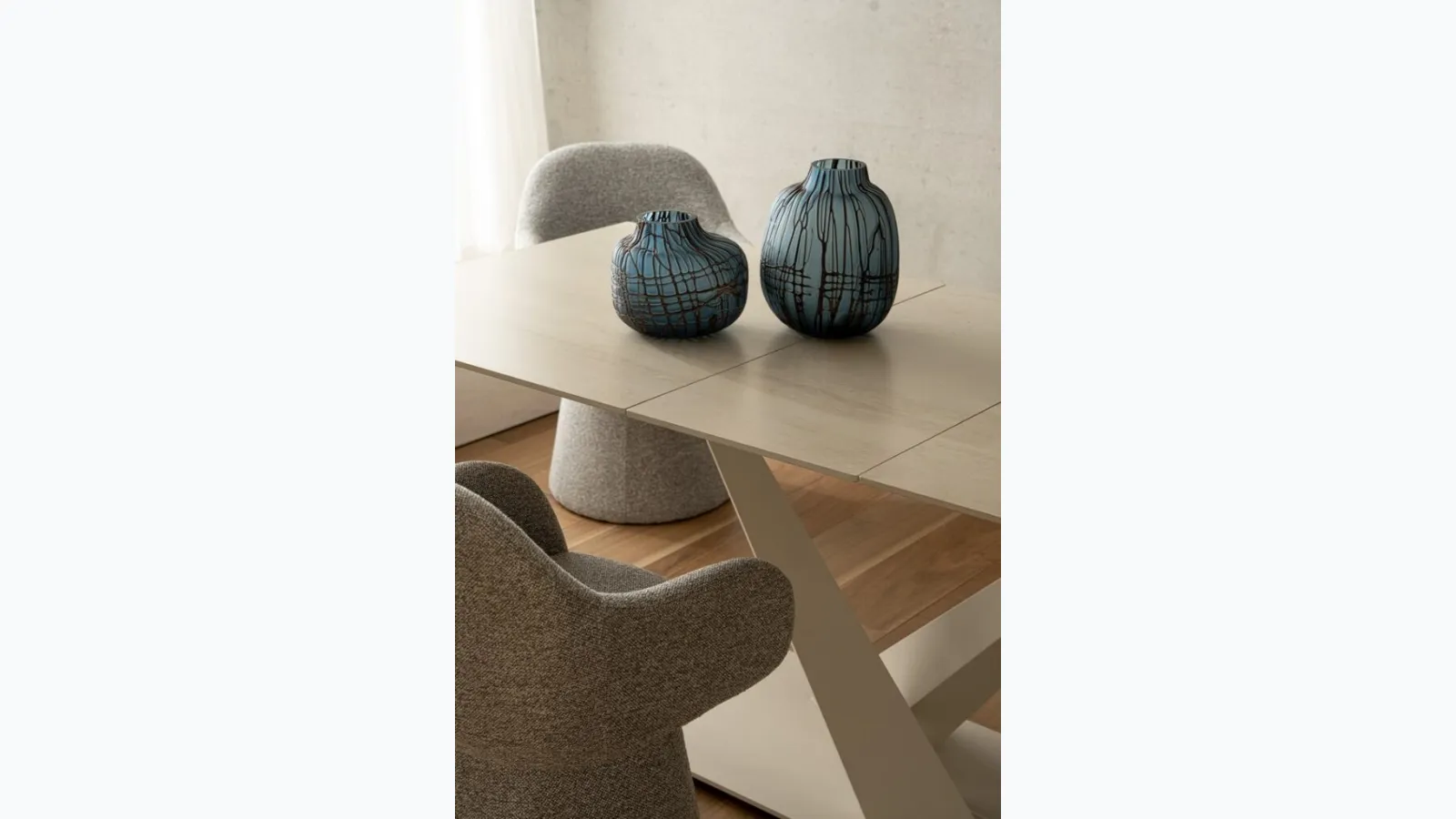 Johannes Table in Avorio Porcelain Stoneware by Bizzotto