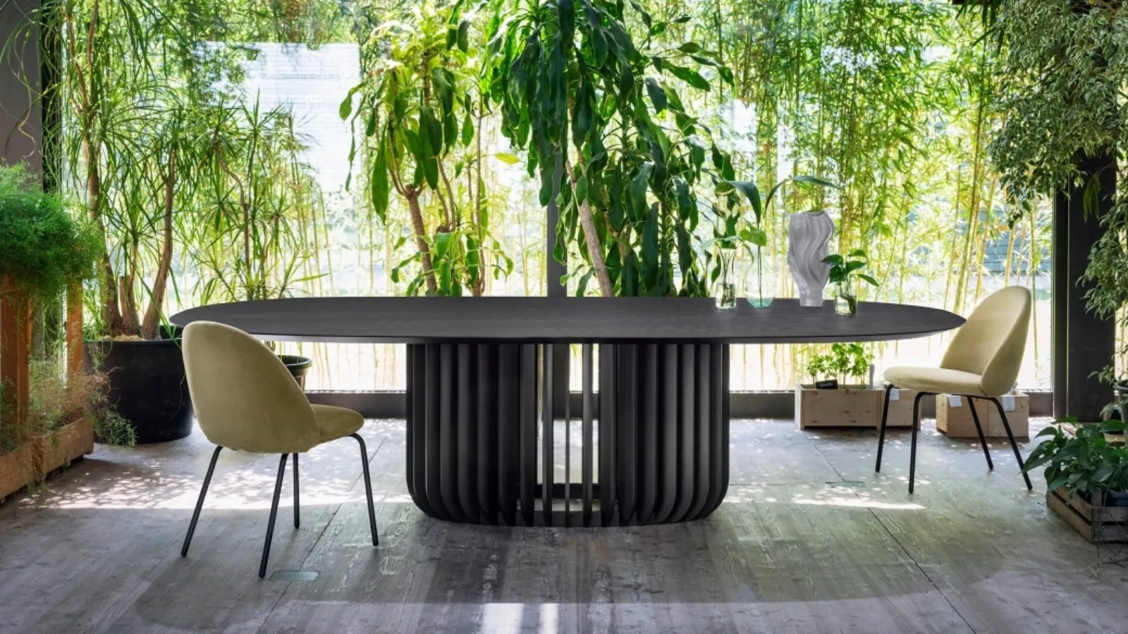 Oval Juice wooden table by Miniforms.