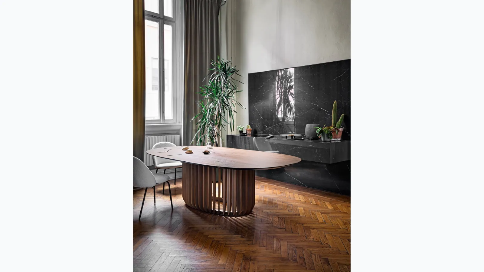 Oval Juice wooden table by Miniforms.