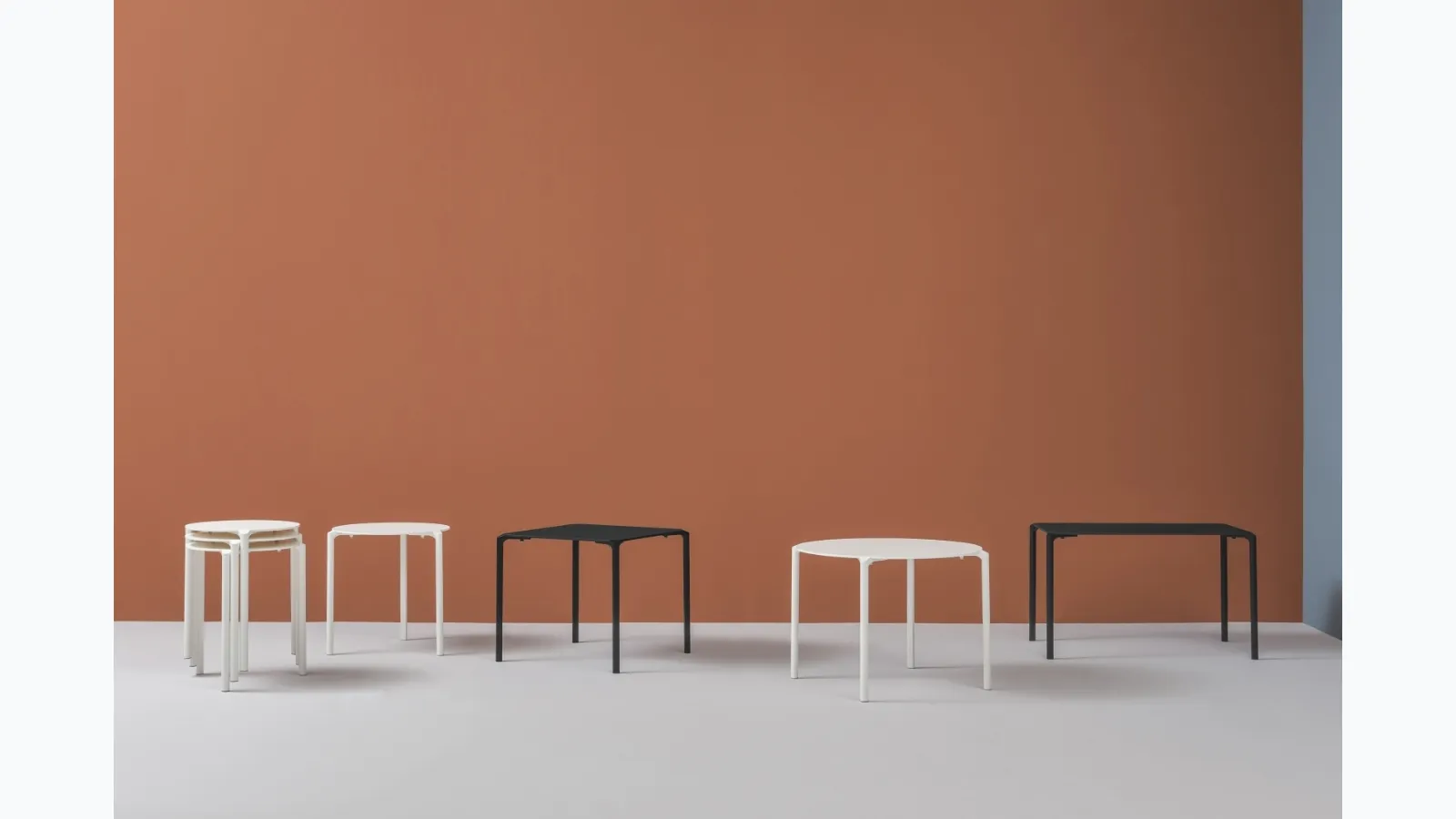 Jump Table by Pedrali