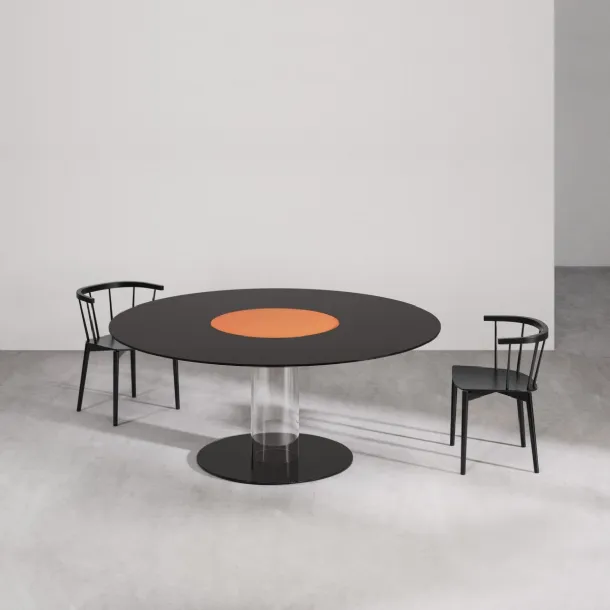 Lazy Hub table in lacquered glass with central rotating disk, serves food by Glas Italia.