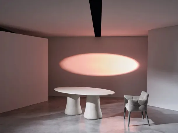 Oval table Mae 34 in spattered clay at the base by Gervasoni.