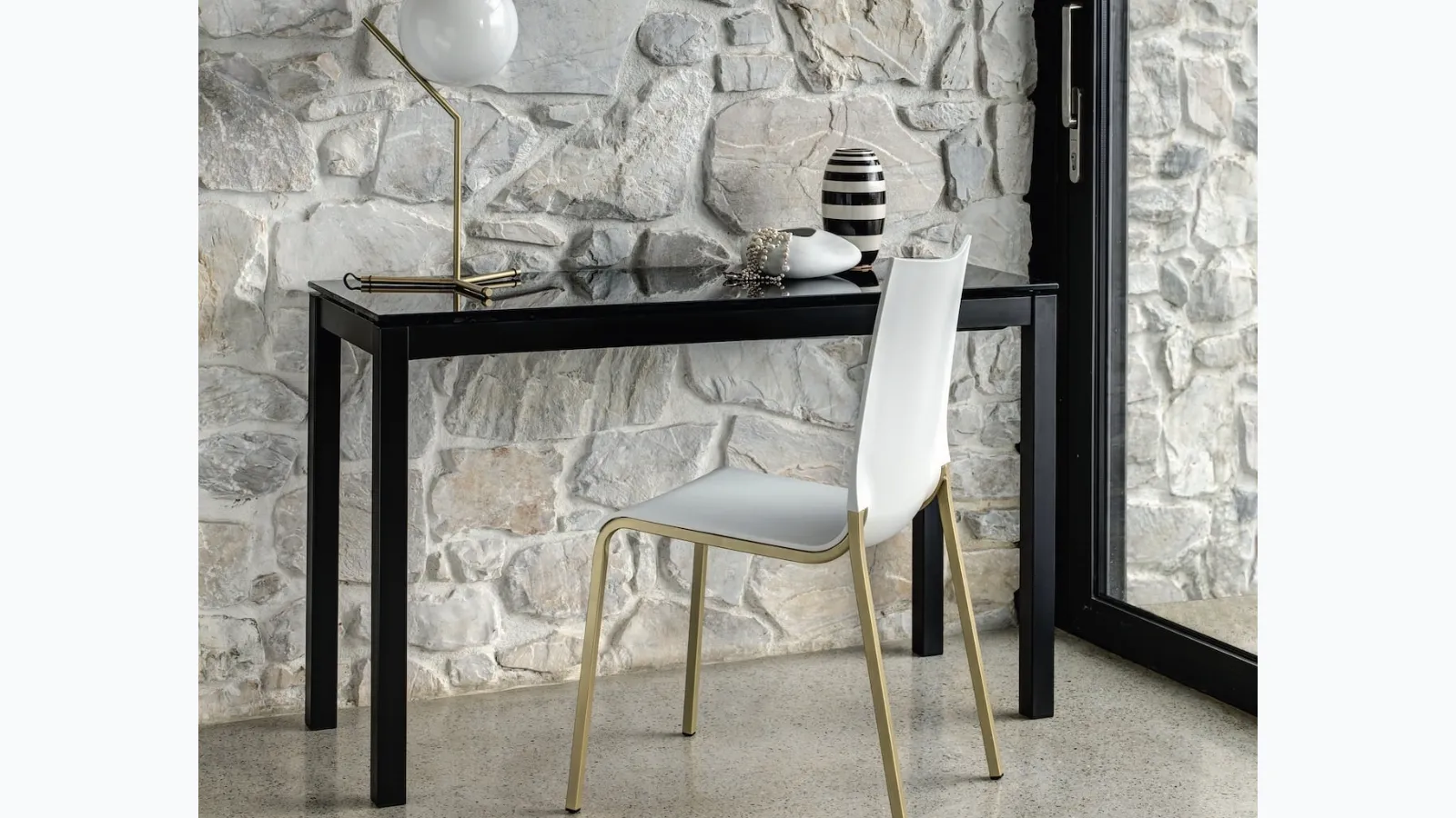 Bontempi's Mago extendable console table.