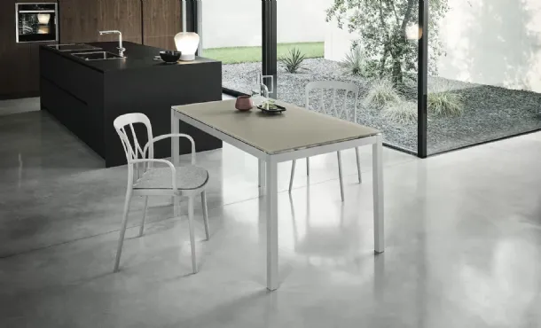 Extendable Mago table in glass by Bontempi.
