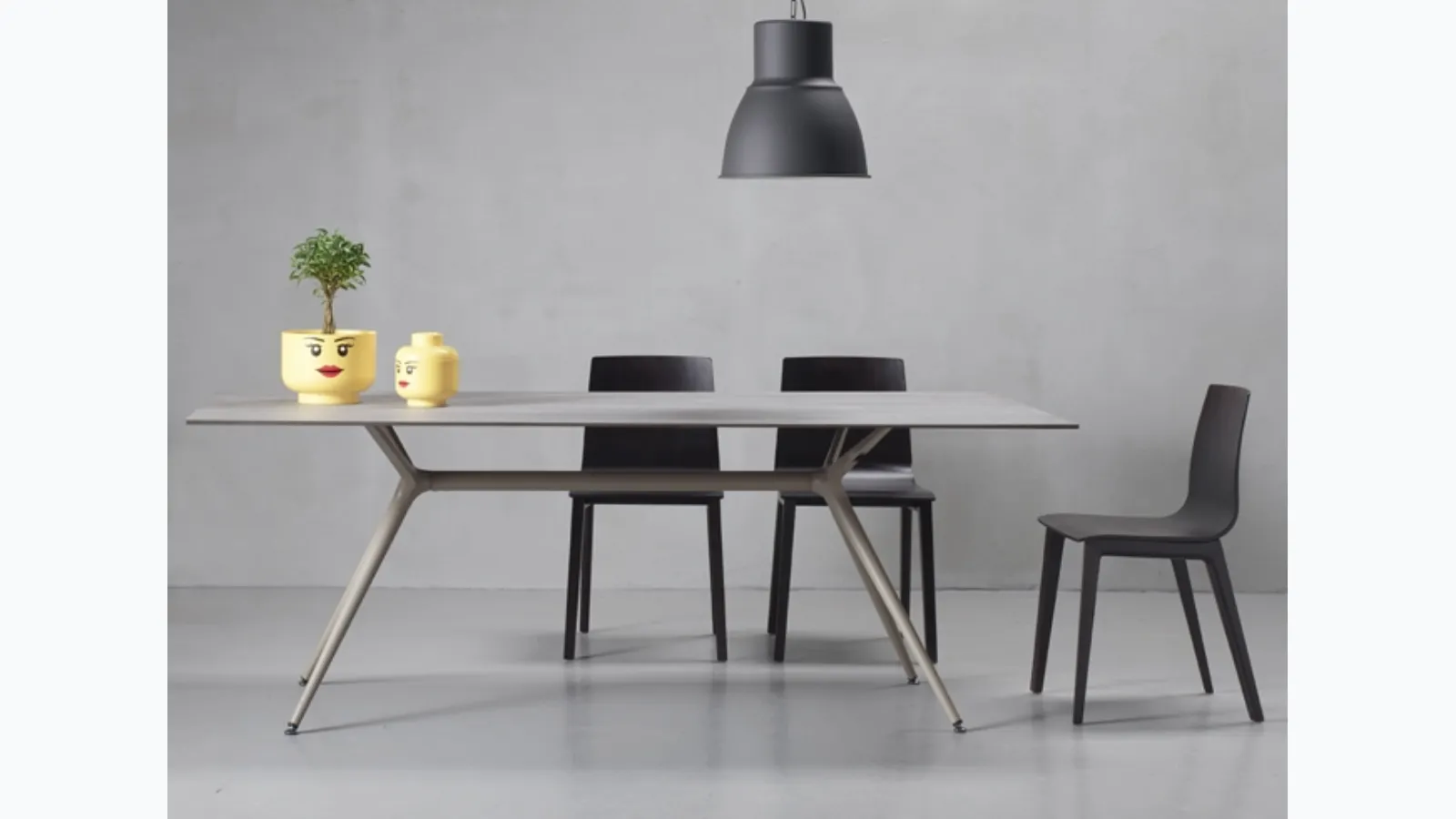 Metropolis XL table by Scab Design