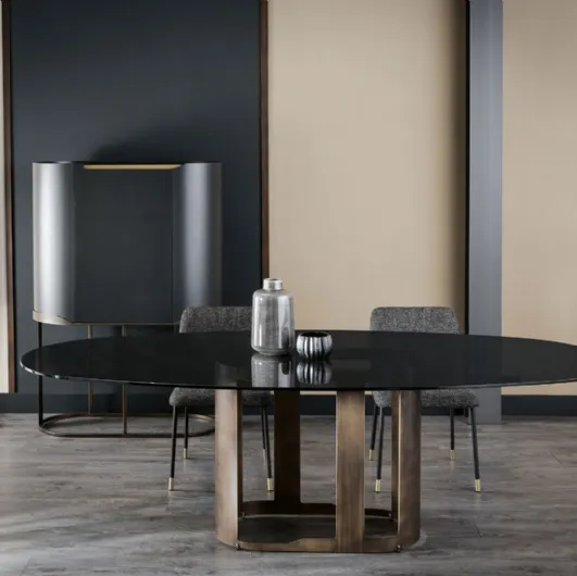 Glass table with polished edge and base in curved steel sheet by Cantori Oasis.