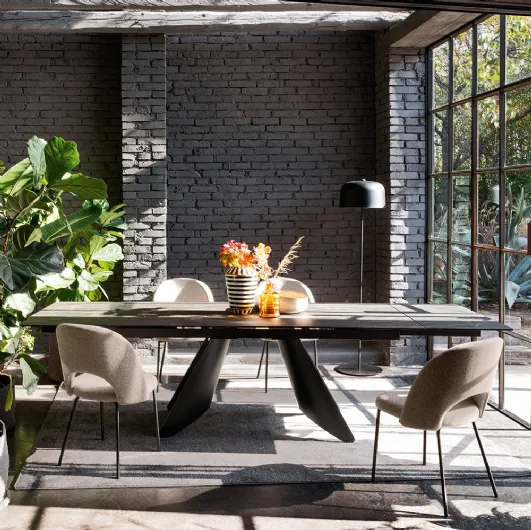 Orion extendable dining table in ceramic by Connubia