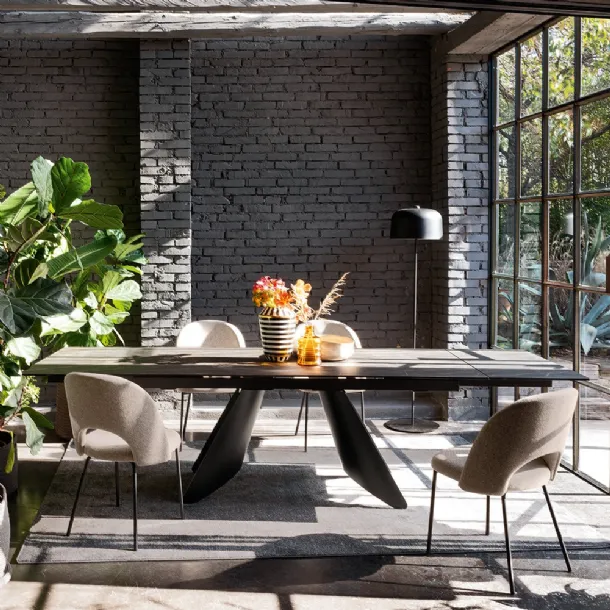Orion extendable dining table in ceramic by Connubia