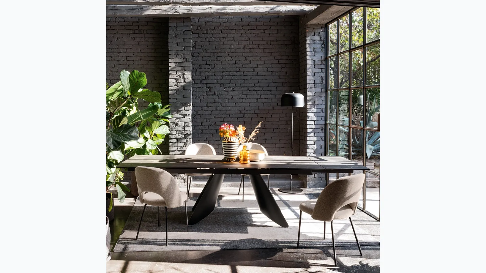 Orion extendable dining table in ceramic by Connubia