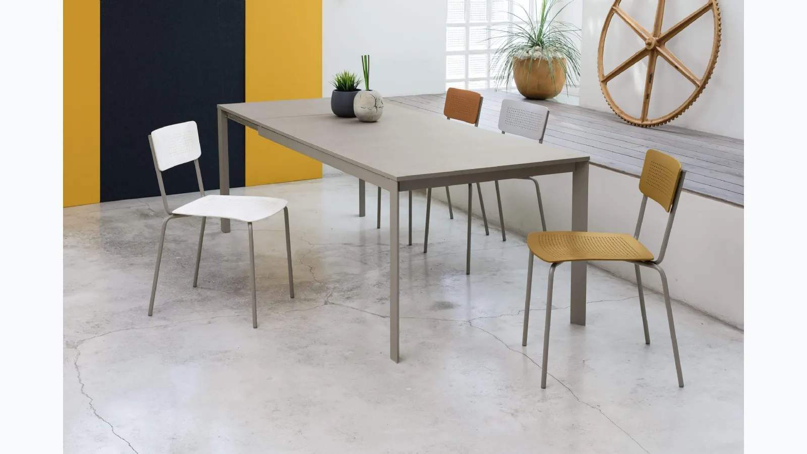 Extendable Paris table by Ingenia.