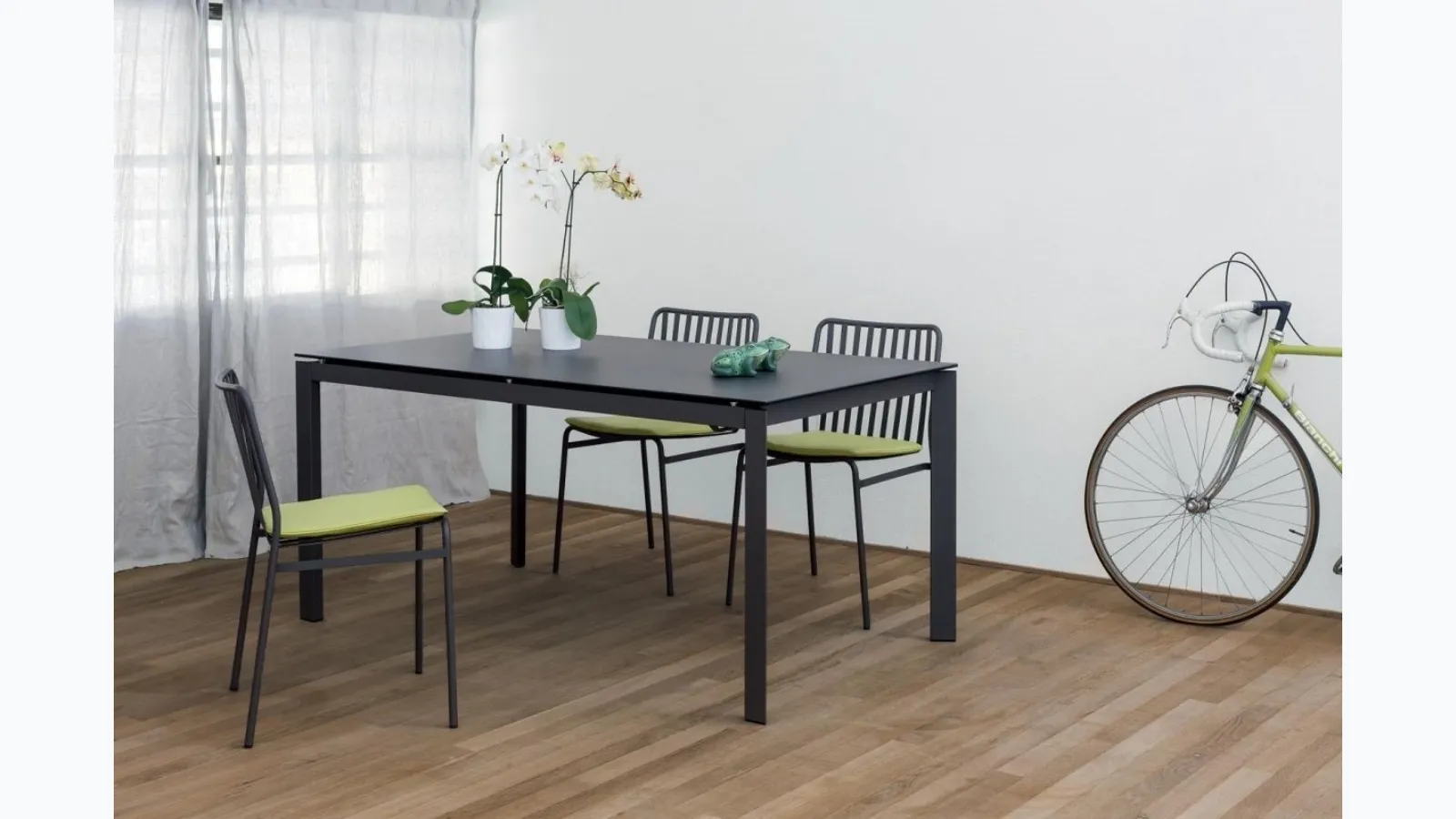 Paris extendable table by Ingenia