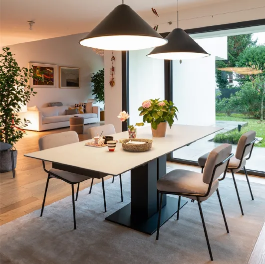 Extendable Pegaso table by Connubia