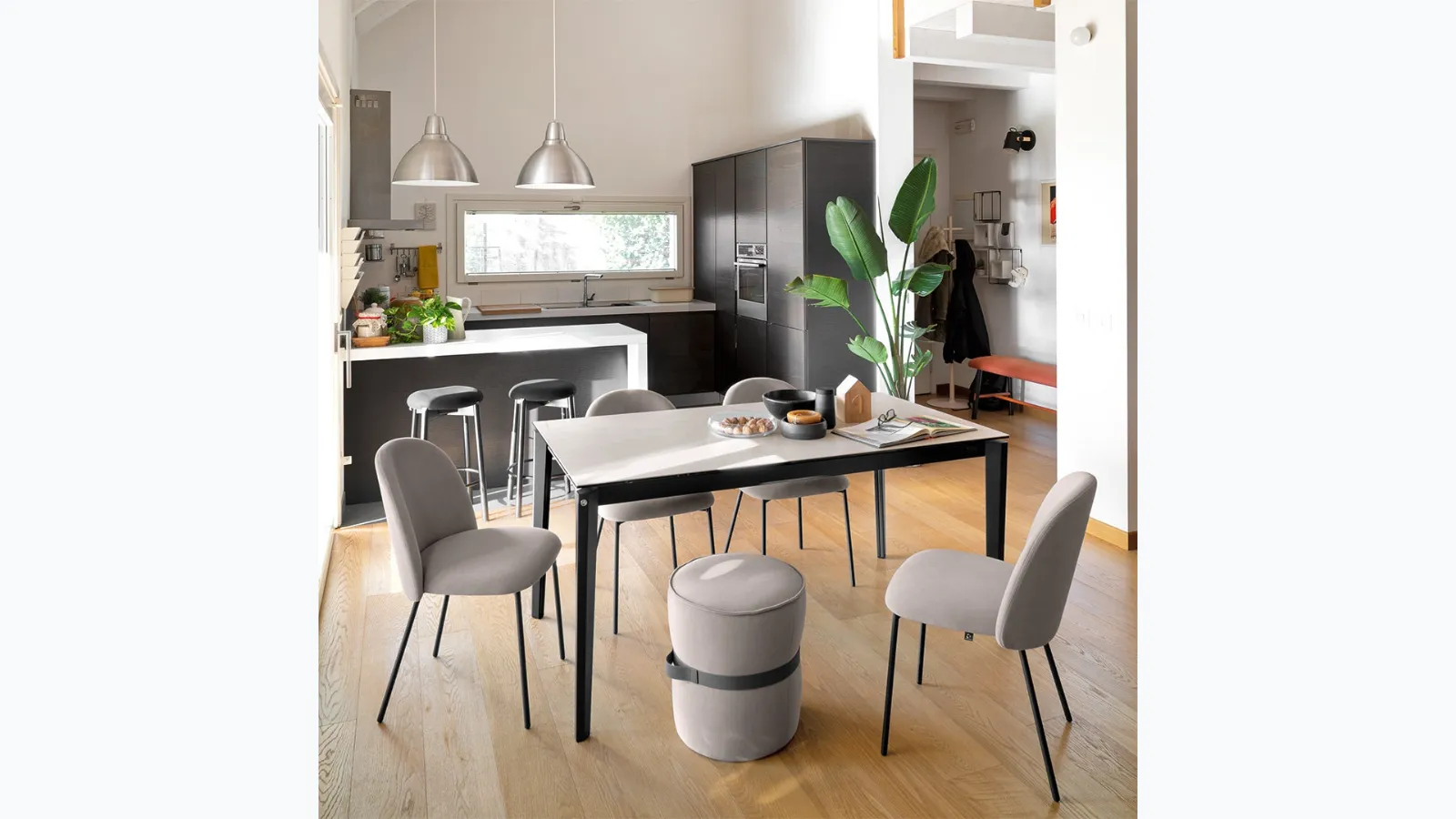 Pentagon Fast extendable dining table by Connubia