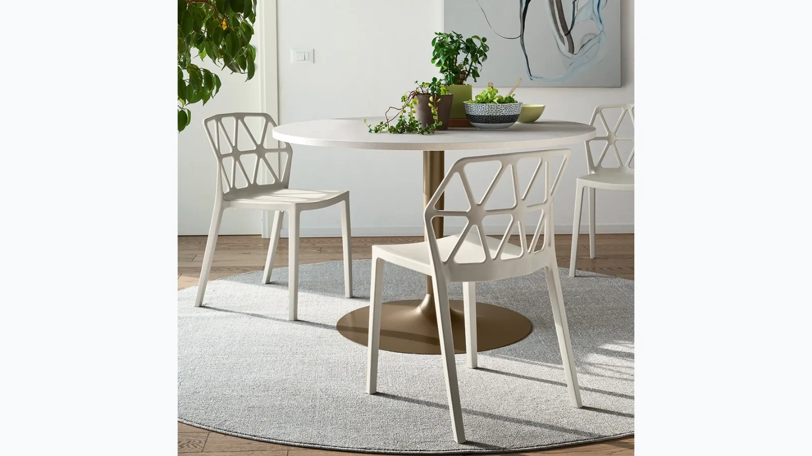 Round Planet table by Connubia.
