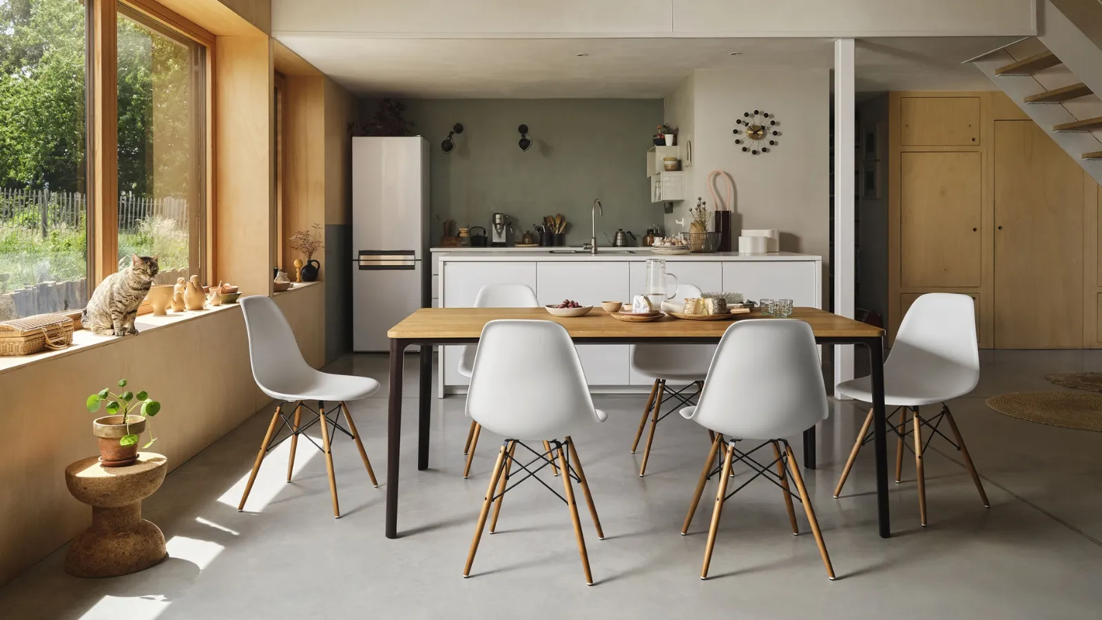 Plate-Dining-Table Vitra translates to Plate