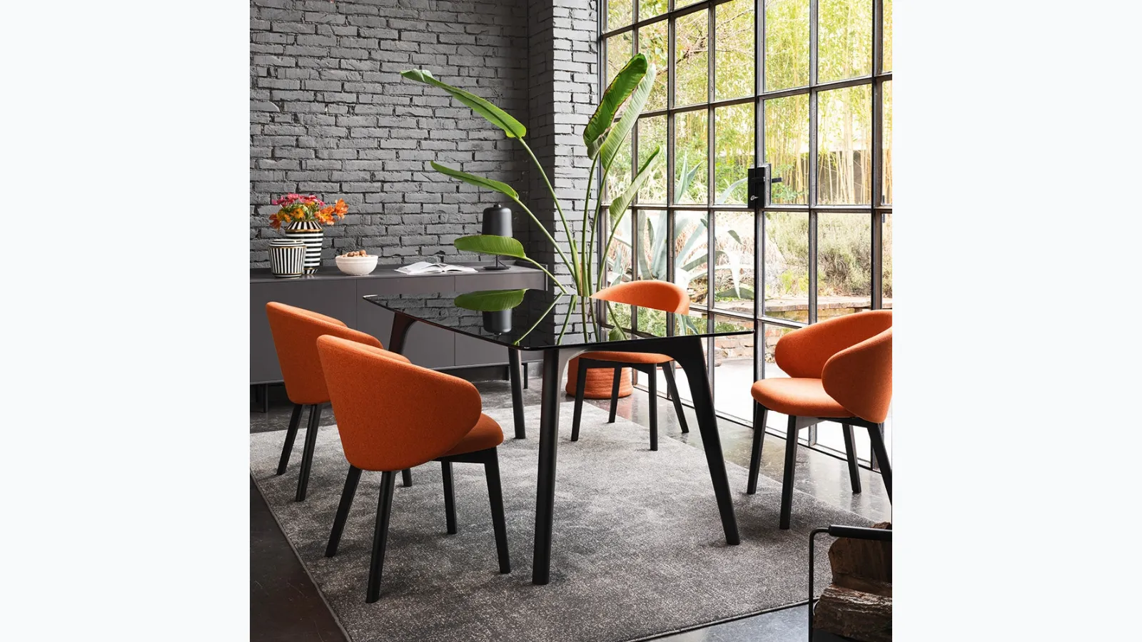Connubia's Pod table