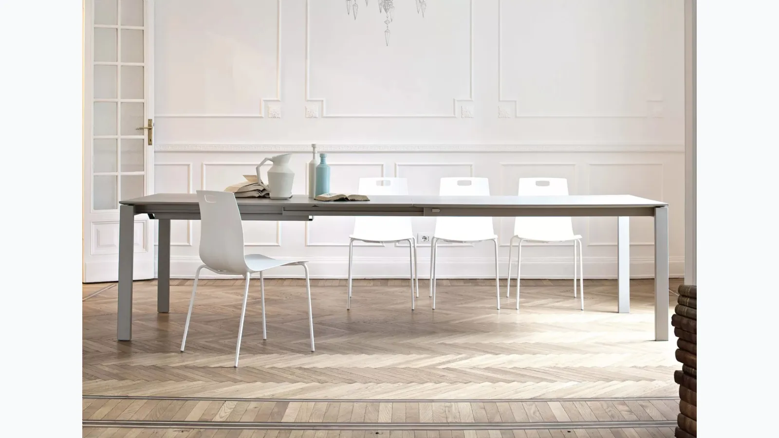 Extendable melamine table Reid by Ingenia.