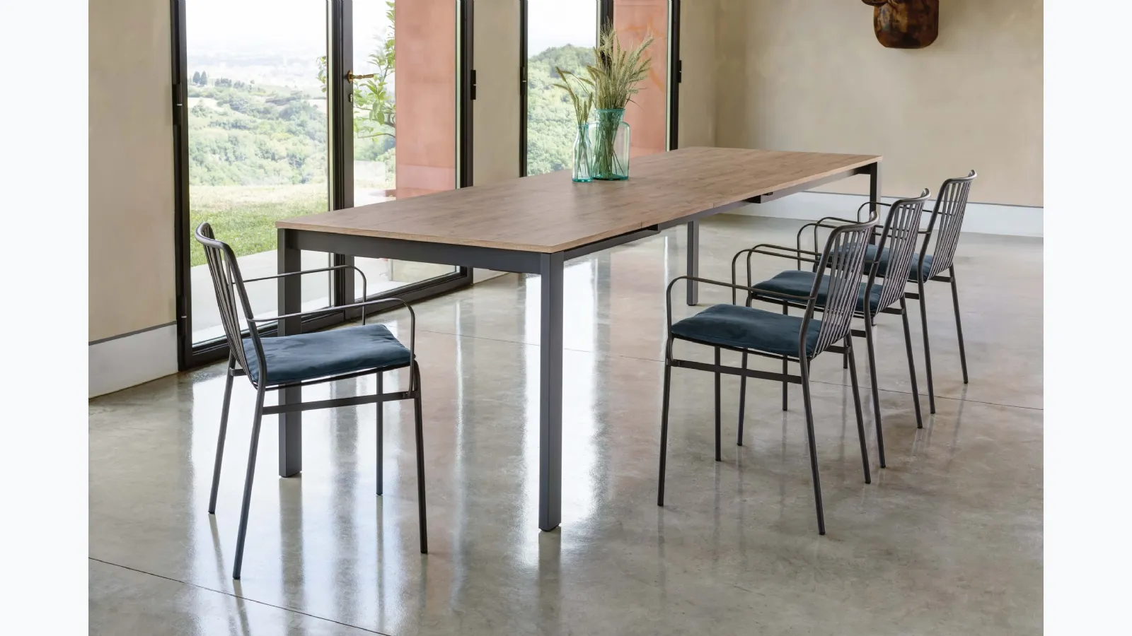 Extendable melamine table Reid by Ingenia.