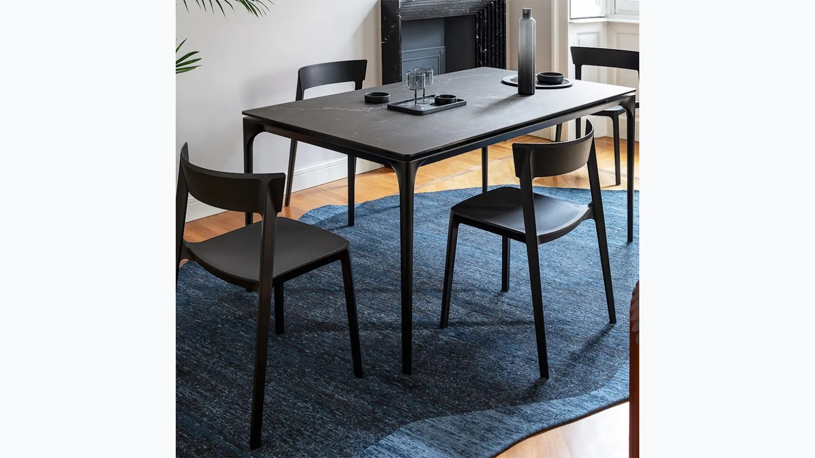 Extendable table Silhouette by Calligaris