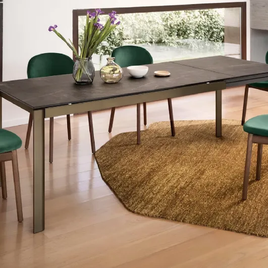 Stream extendable table by Calligaris