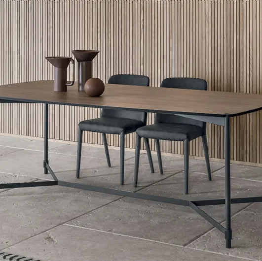 Tower table with CDF walnut amber top by Tomasella.