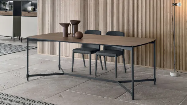 Tower table with CDF walnut amber top by Tomasella.