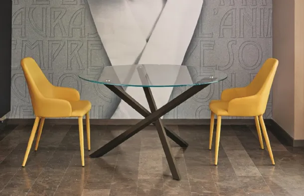 Round crystal table with dark brass lacquered steel base Trio by Ingenia.