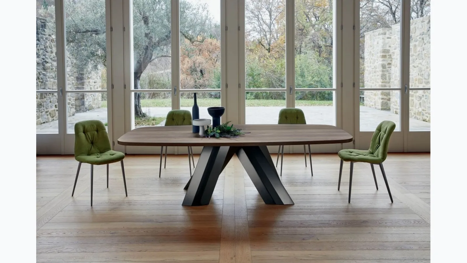Twist wooden barrel table with metal base by Ingenia.