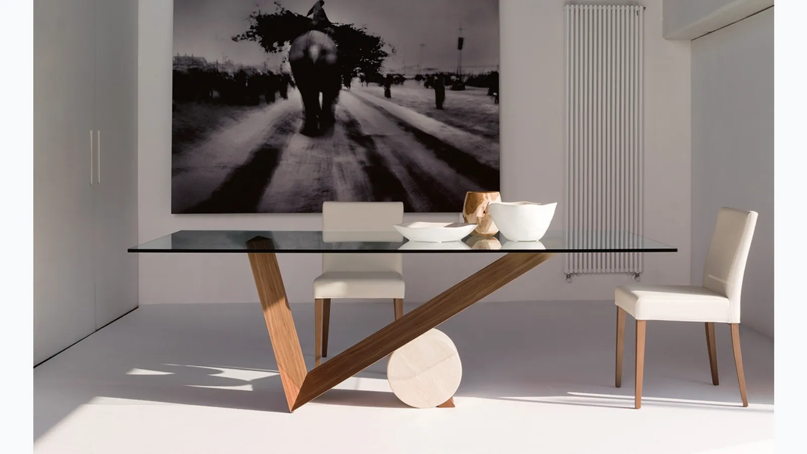 Glass table with wooden base Valentino by Cattelan Italia.