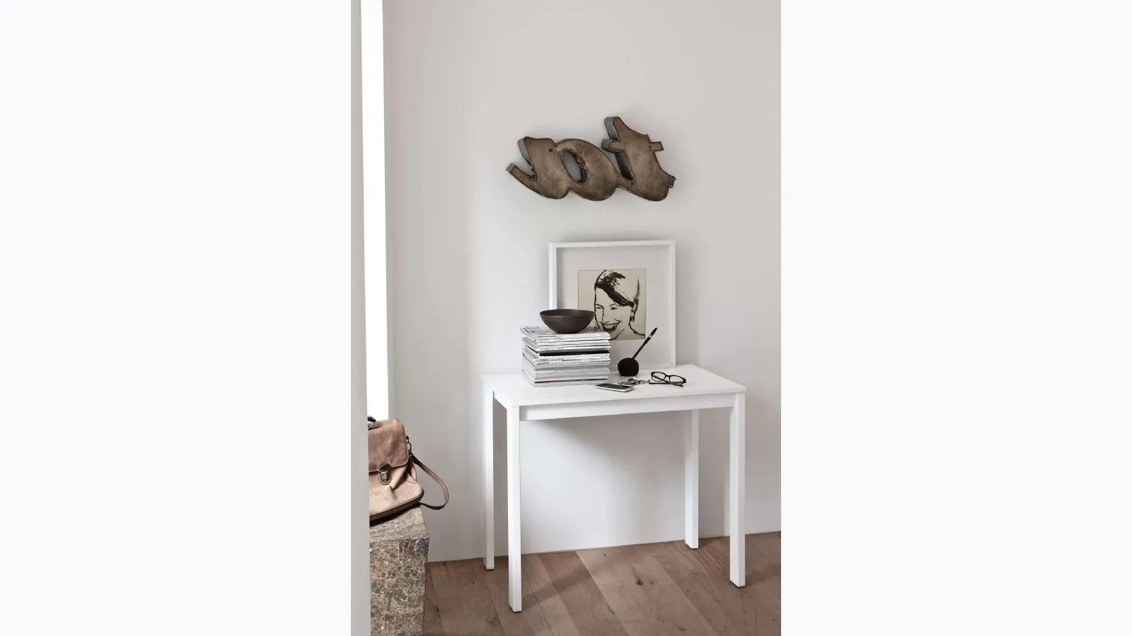 Vega Plus console table with melamine top and lacquered steel structure by Ingenia.